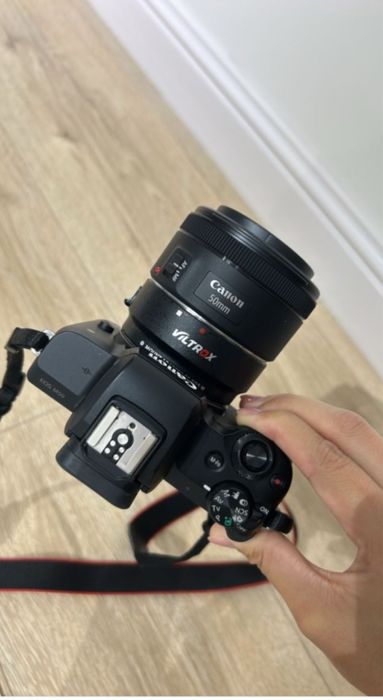 Фотоапарат Canon m50