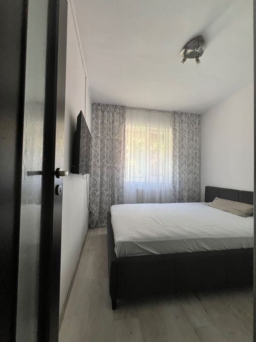 Vând apartament 3 camere Oradea