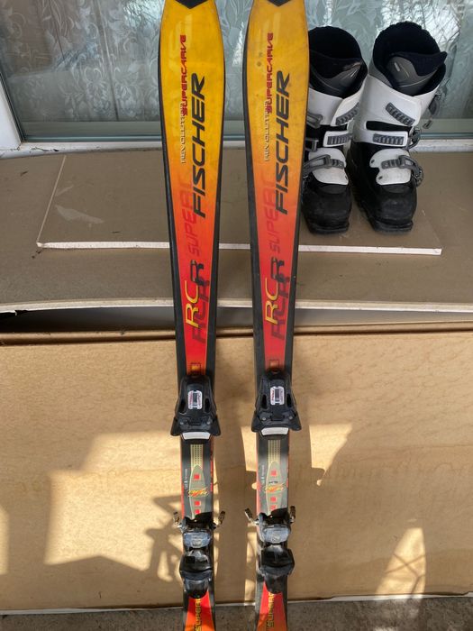 Продавам ски и ски обувки