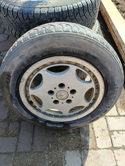 Продам диски с зимними шинами