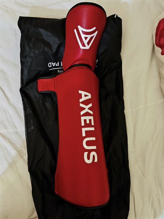 Продаю боксёрские перчатки и футы