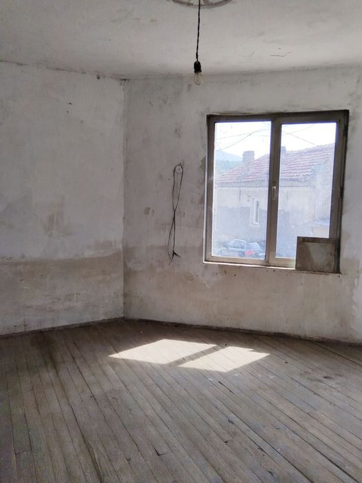 Дава се под наем Къща в Земен - 80 кв.м за 38760 € - Снимка #10