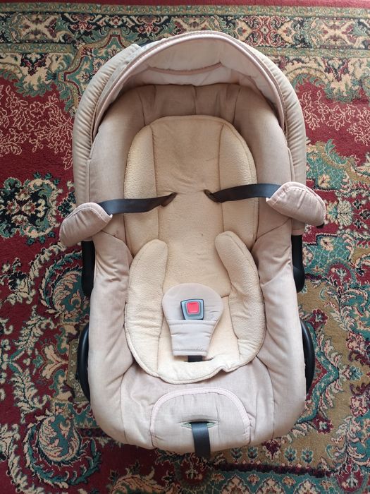 Vând Cărucior 3 in 1, pliabil, in stare foarte bună