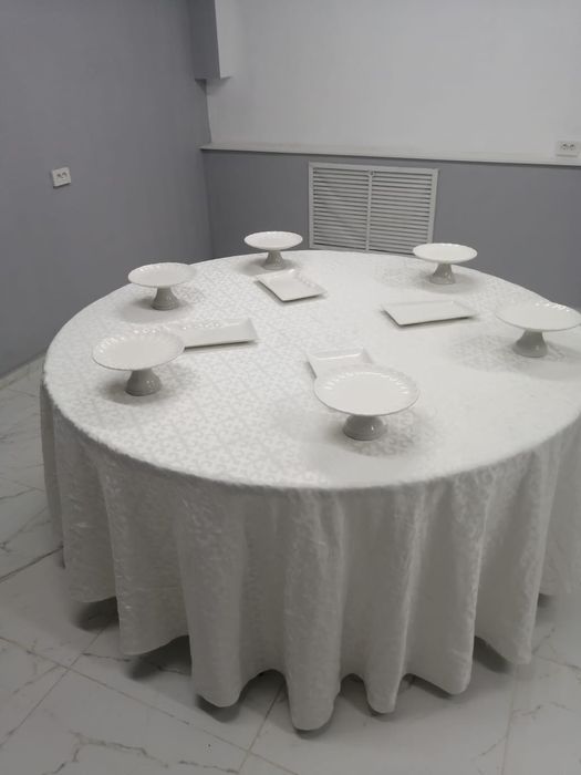 Столы стуля посуды