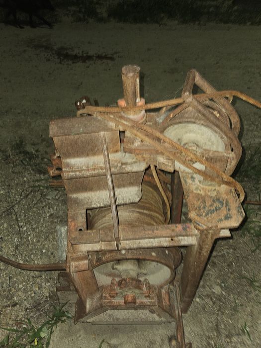 Vând troliu tractor