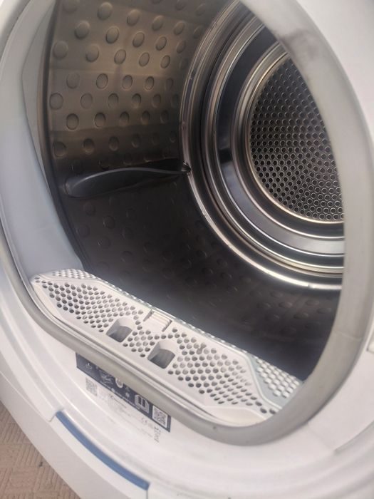 Сушилня Electrolux 8 кг / Термопомпа / A++ / 3 месеца гаранция