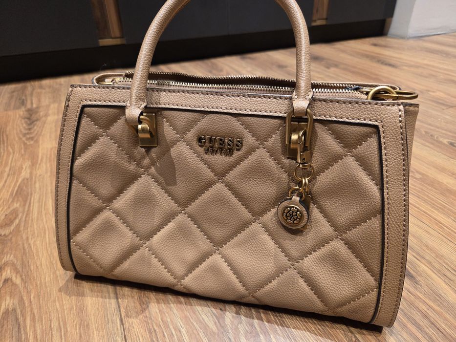 Дамска чанта Guess