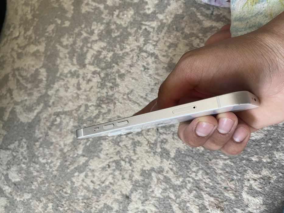 Продам Айфон 13