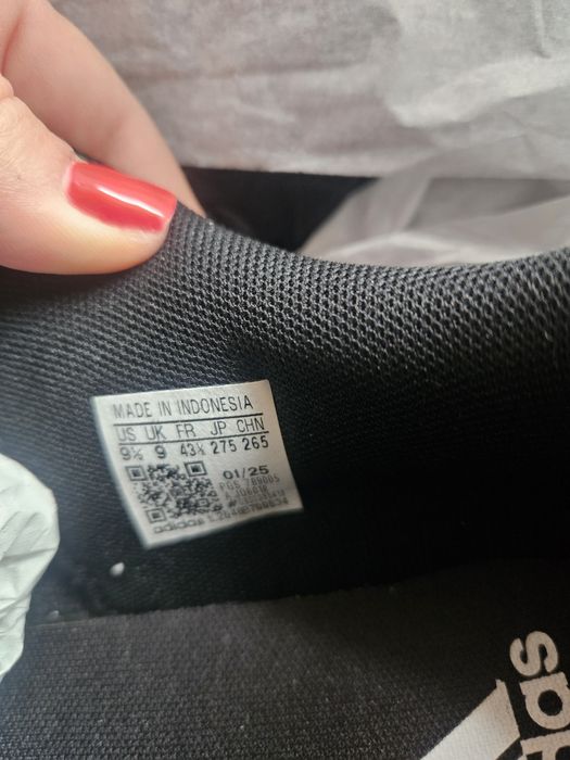 Продавам нови Adidas кецове