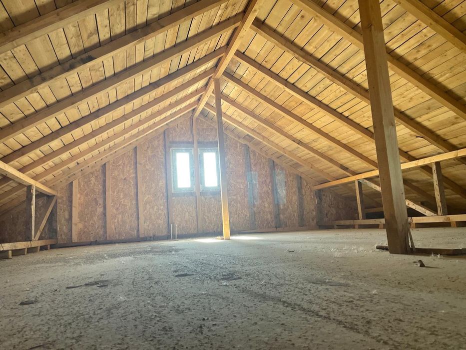 Vând casă mobilată!