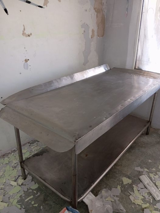 Кухонный стол из нержавейки