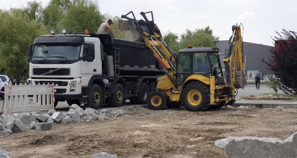 Demolari case, cladiri industriale , Evacuam moloz. Pamant Vegetal