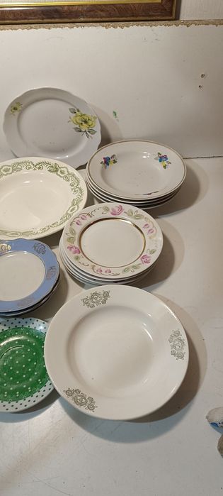 Продам тарелки разного размера.