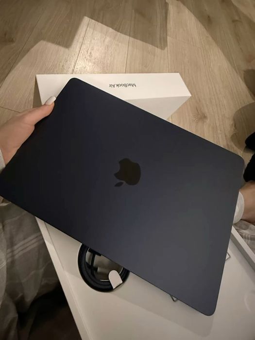 Macbook Air , тёмно синий