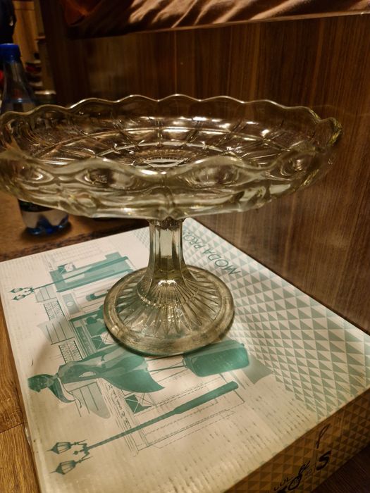 Vând vase sticla, fructiera, bomboniera și sticla de rubin