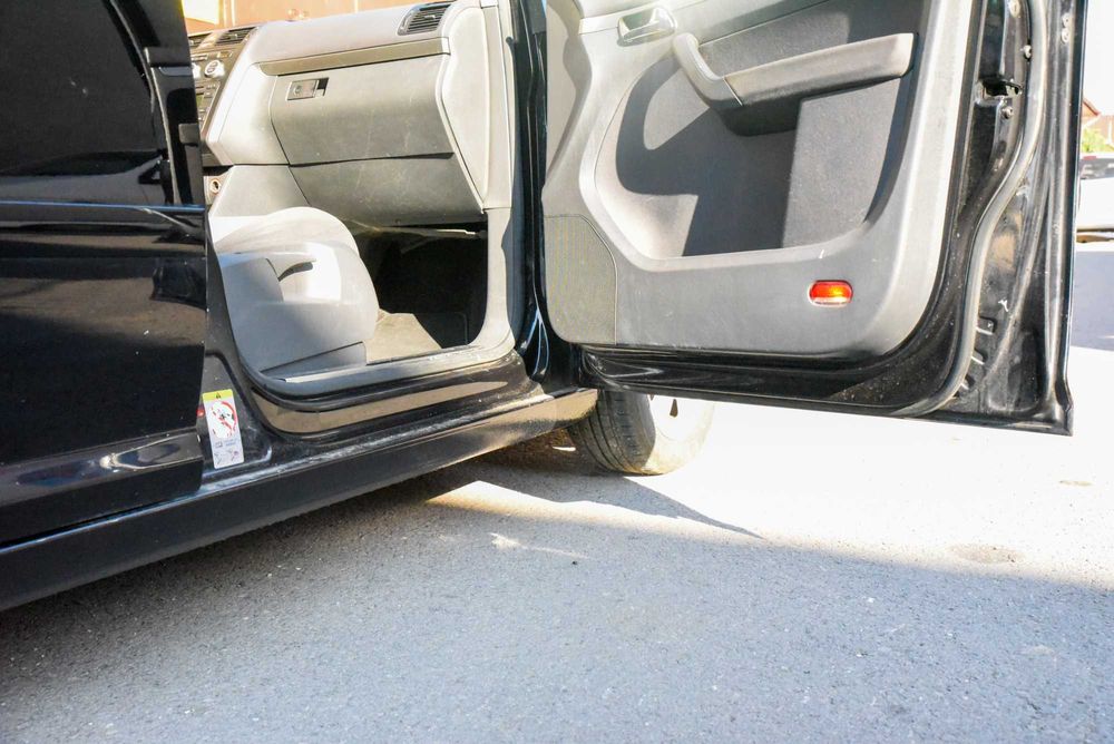 VOLKSWAGEN Touran 2006 — imagine 5