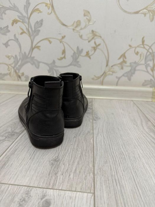 Подростковые ботинки