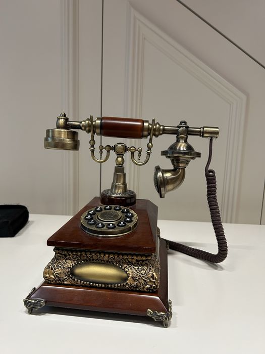 Старинный телефон
