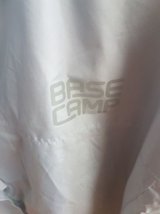 Продавам ветровка Basecamp