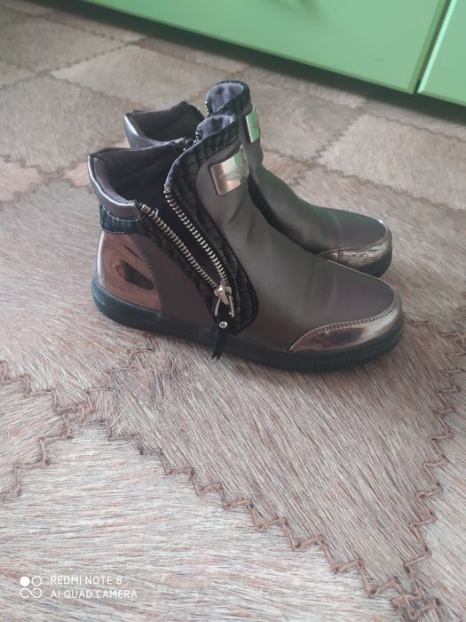 Продам обувь для девочки