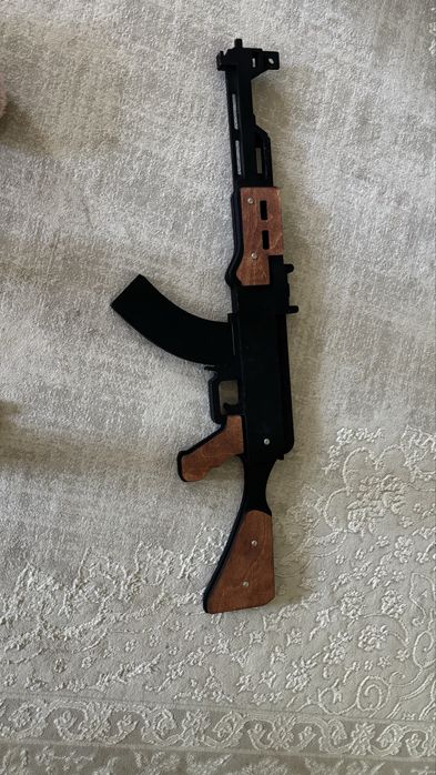 Продам автомат из дерева (игрушка)