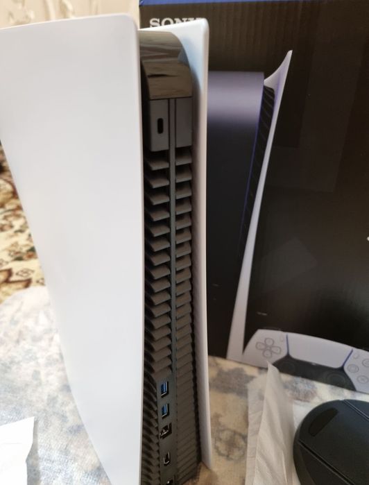 Продам PS5 Digital Edition с топ играми. В отличном состоянии.