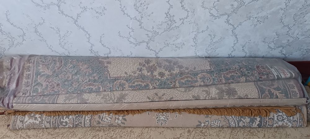 Продам 2 ковра. .