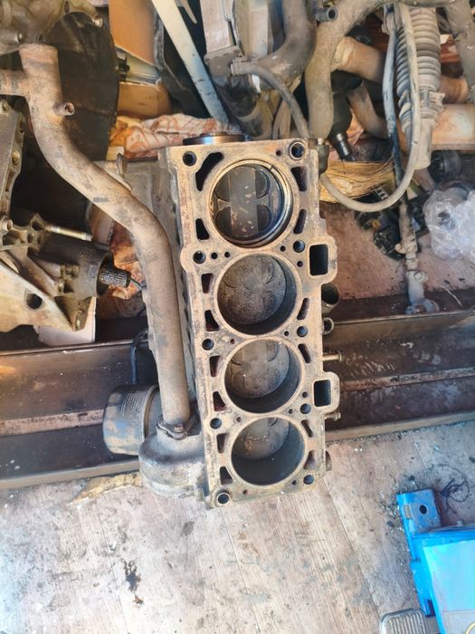 Продам блок на Ваз 16 клапаный