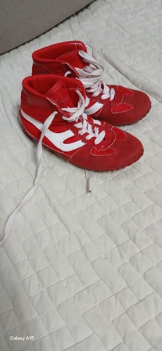 Костюм, нательник и барцовки для борьбы