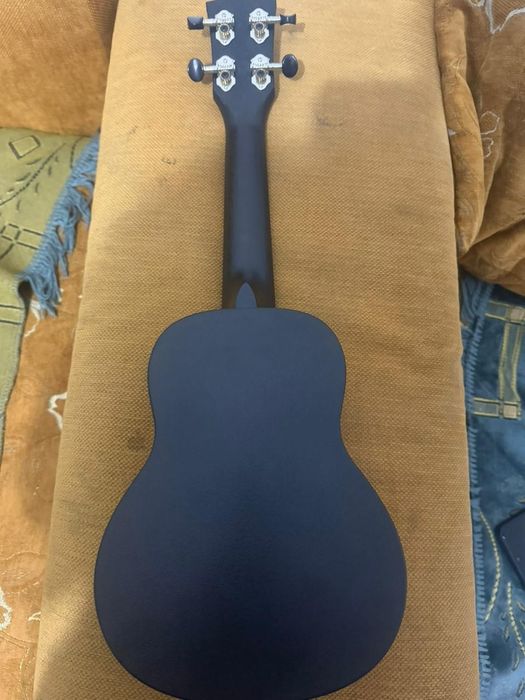 Продаю срочно укулеле