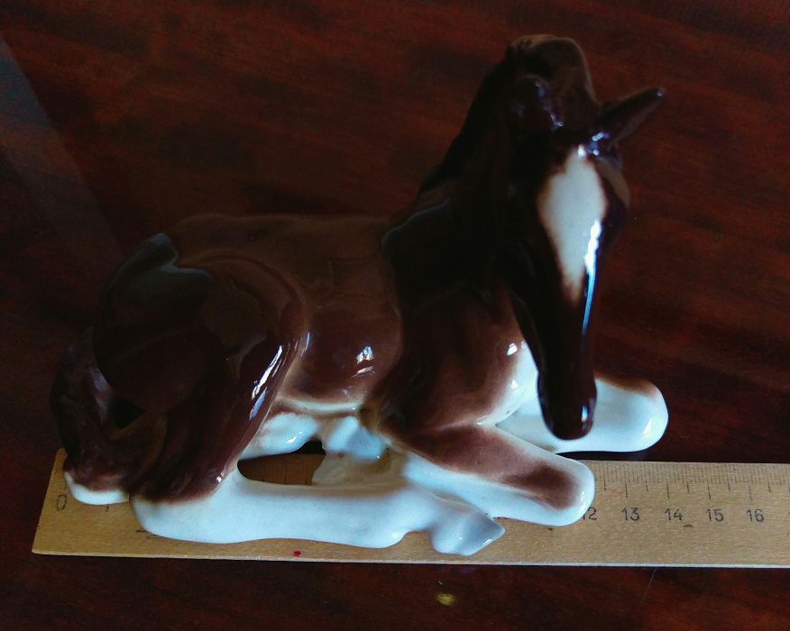 Продается фарфоровая статуэтка Лошади (Лфз)