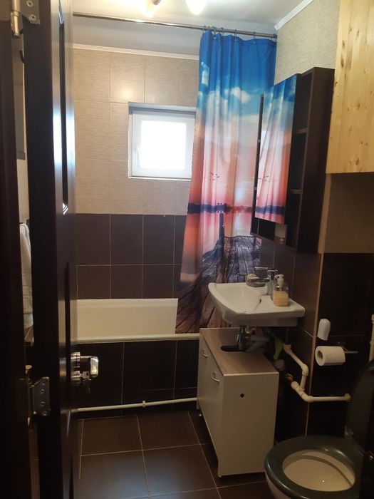 Vând apartament zona centrala decomandat