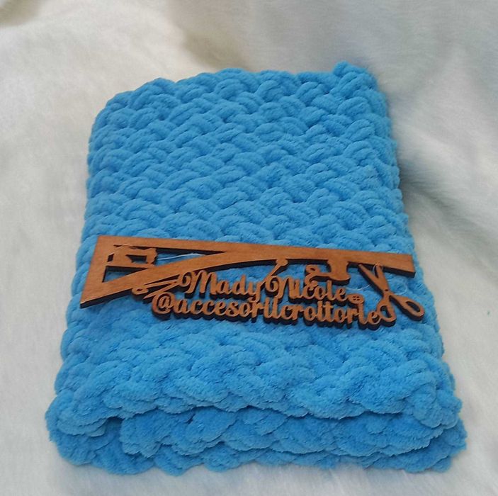 Paturica  bebelusi  pufoasa Hand Made  Dimensiuni 85/85 cm