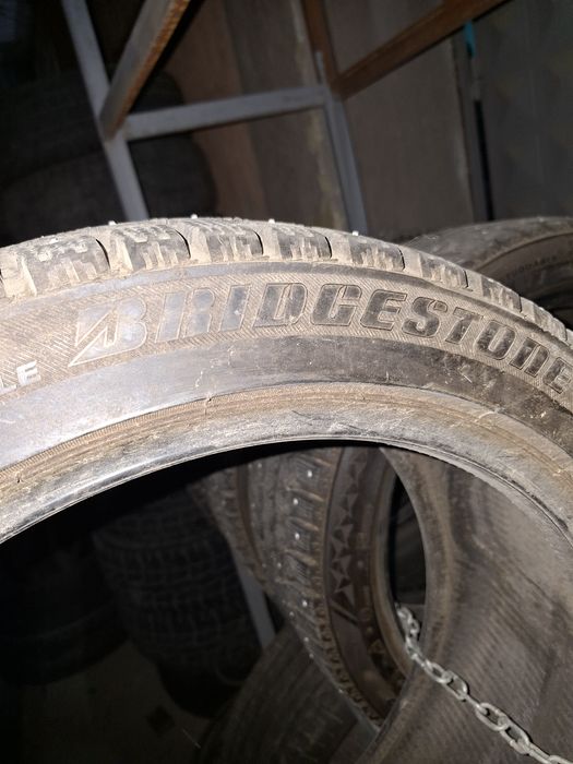 Bridgestone 225/45/18 комплект