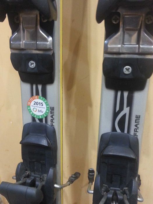 Ски  комплект със автоматите .