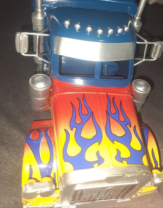 Machetă metalică Optimus Prime