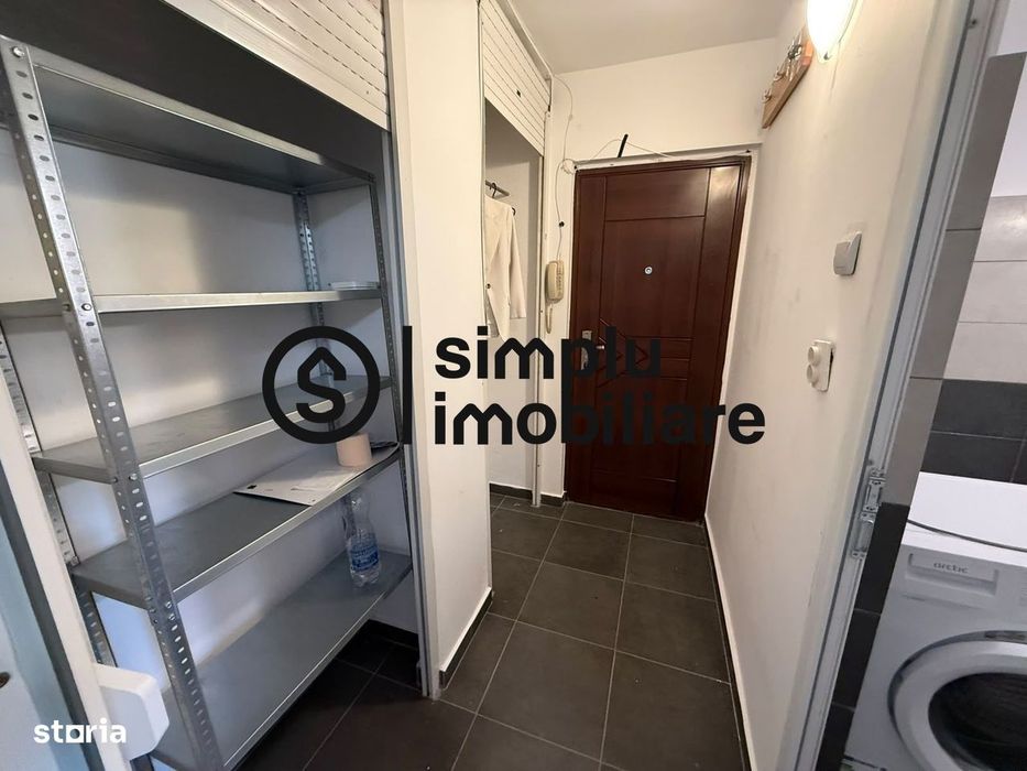 Garsoniera, etaj 1/4, centrala, Ciuperca - 75 000 Euro