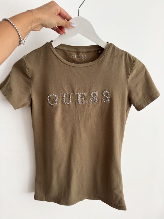 Дамска блуза и шапка Guess