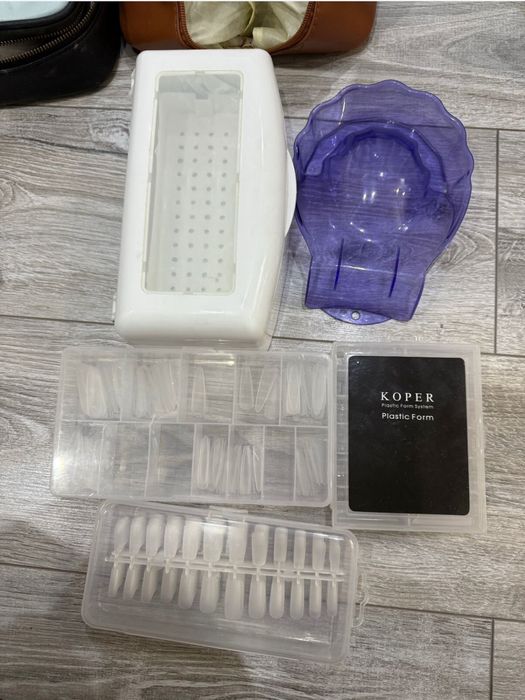 маникюрный столик со всеми материалами