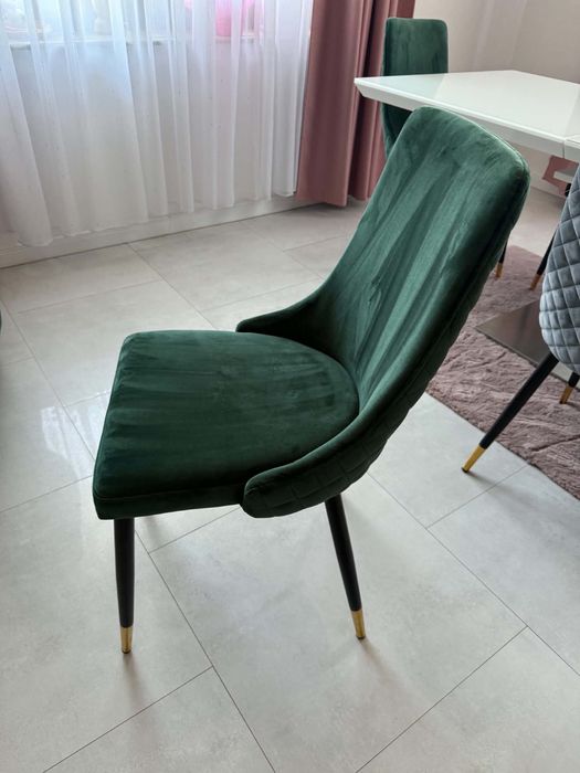Vand masa living  extensibila cu scaune tapitate