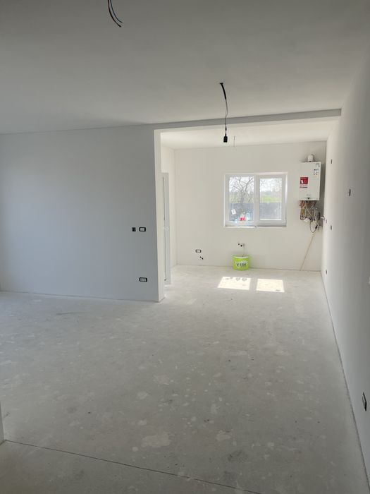 Vand 1/2 duplex, 3 dormitoare, 2 bai, mosnita noua, 120000 euro