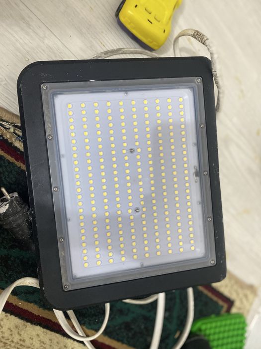 Прожектор Лед Продам