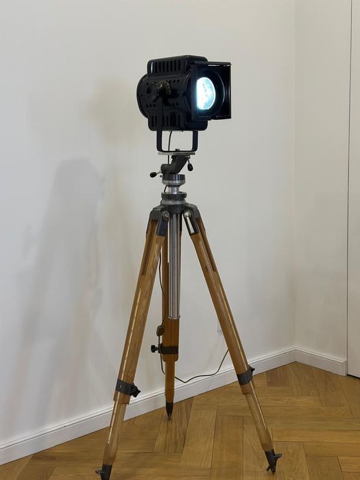 Продается интерьерный прожектор