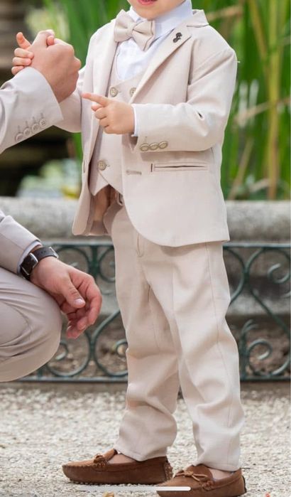 Детски бежов костюм