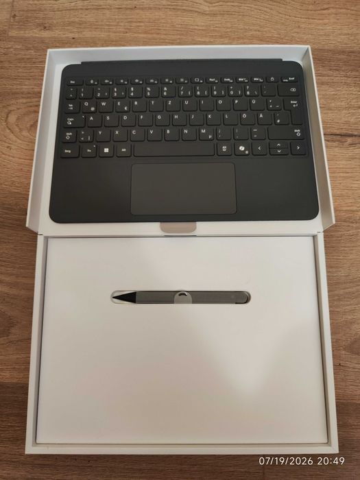 Microsoft Surface Pro 12″ Keyboard със Slim Pen – пълен комплект