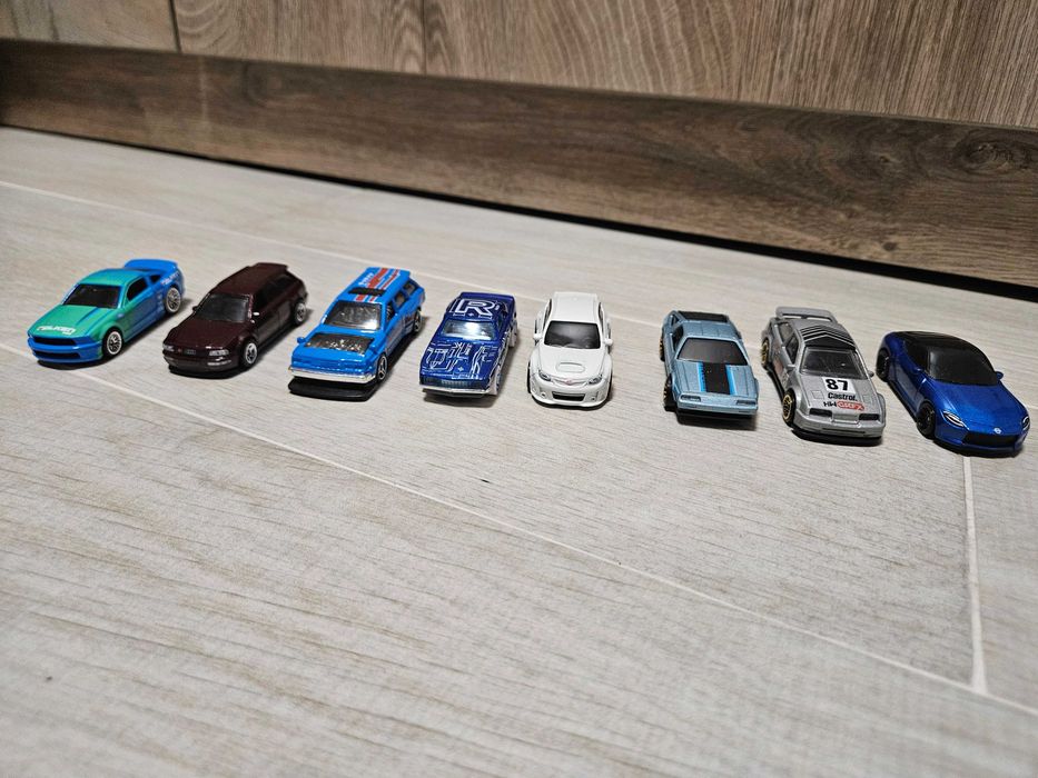 Hot wheels premium, mainline