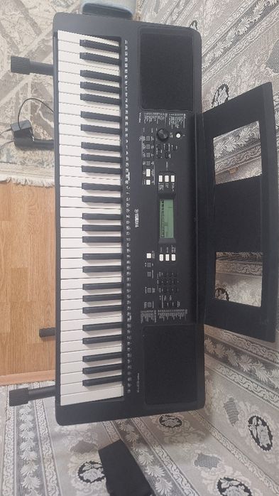Продам синтезатор Yamaha PSR-E373