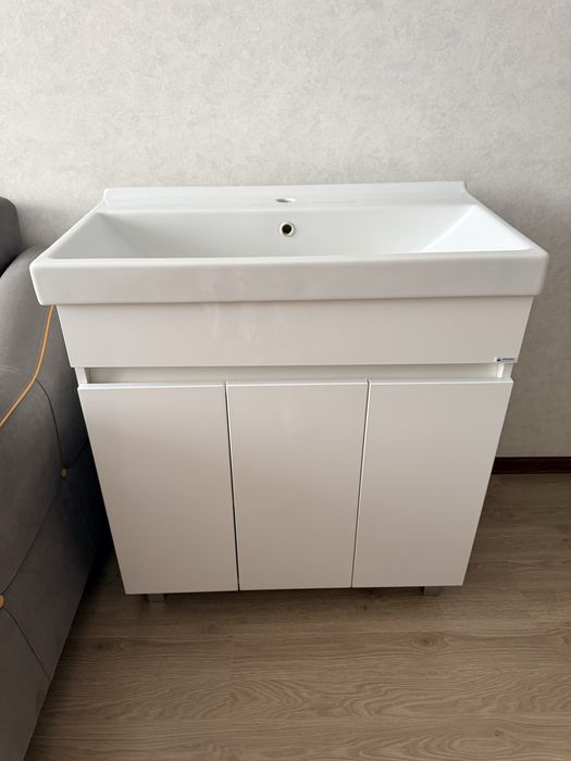 Раковина со шкафом для