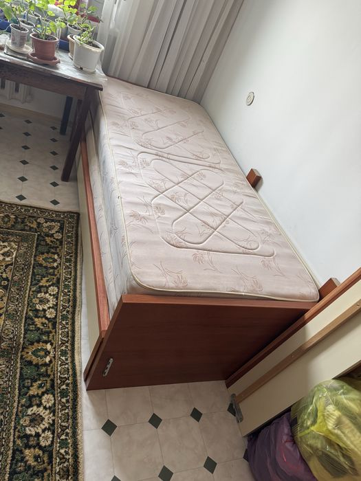 Продам кровать односпальную