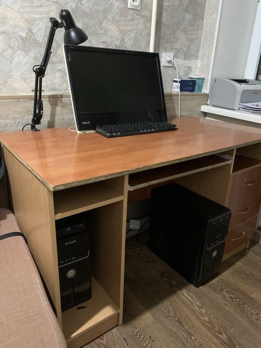 Письменный стол